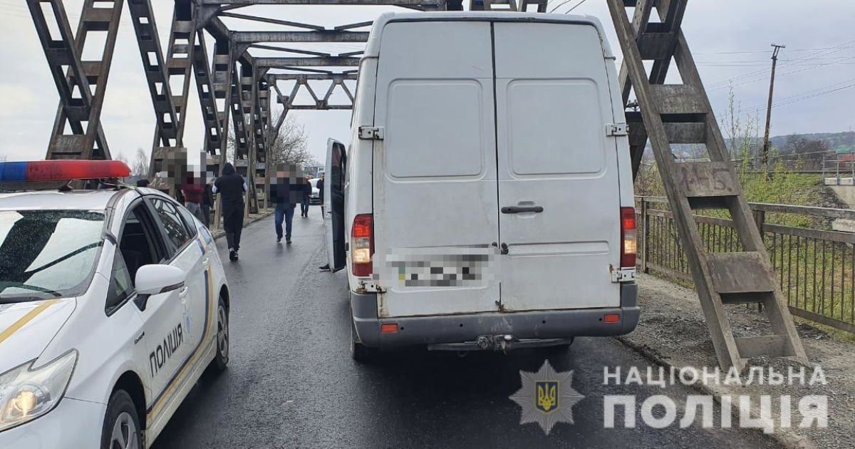 На Закарпатье автомобиль сбил насмерть велосипедиста: фото