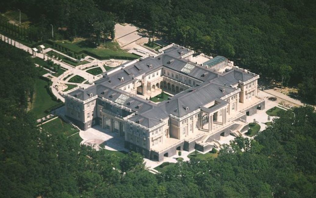 Площадь главного здания дворца - почти 18 тысяч квадратных метров / © navalny.com