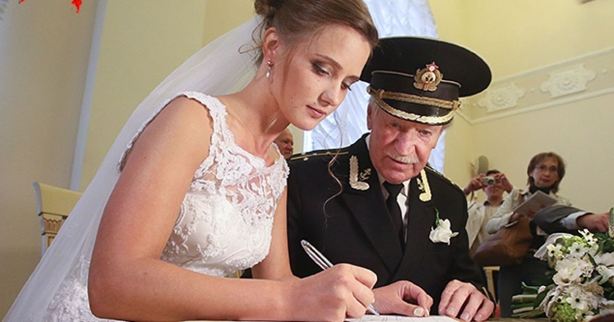 Краско женился на молодой девушке