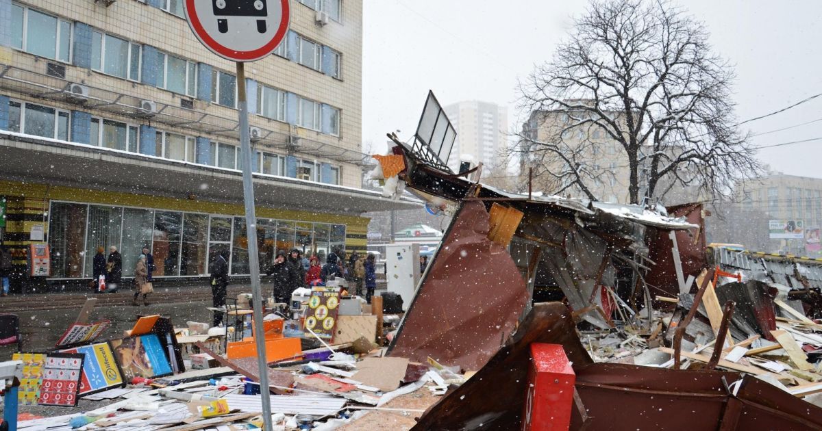 поблизу станції метро «Політехнічний інститут» знесли МАФи_9 / © Facebook/Олександр Гусєв