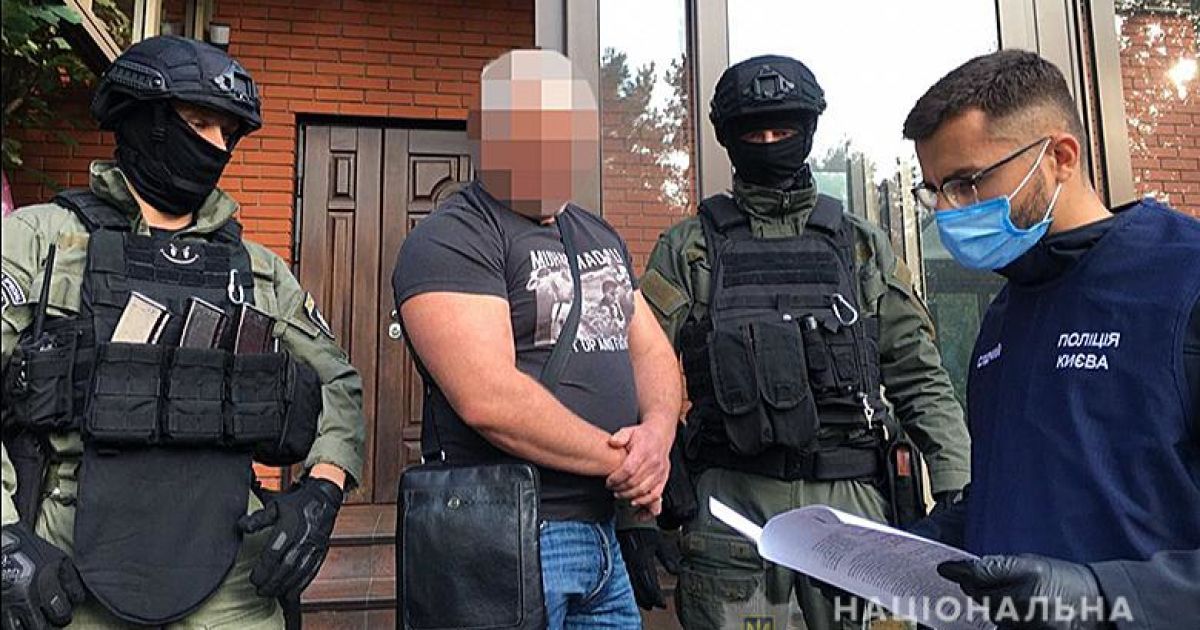 Поліцейські викрили злочинне угруповання, яке намагалося заволодіти житловим комплексом / © Полиция Киева / Facebook