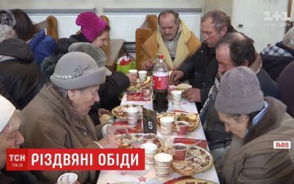 По всей Украине устроили рождественские обеды для тех, кто не может позволить себе праздник