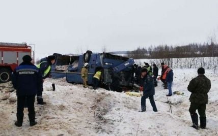 В РФ перевернулся автобус с детьми: есть жертвы