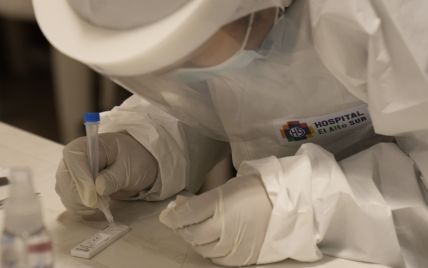 В Україні пацієнтам з коронавірусом робитимуть по два ПЛР-тести одночасно