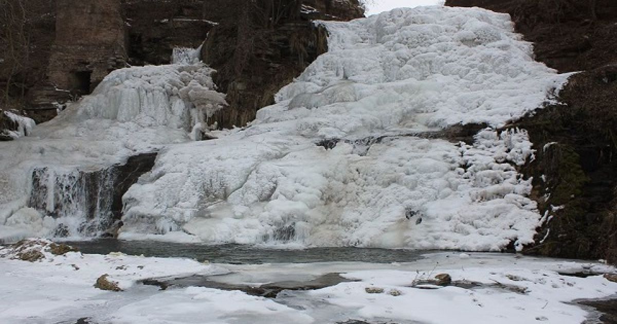На Тернопільщині замерз один з найвідоміших водоспадів України