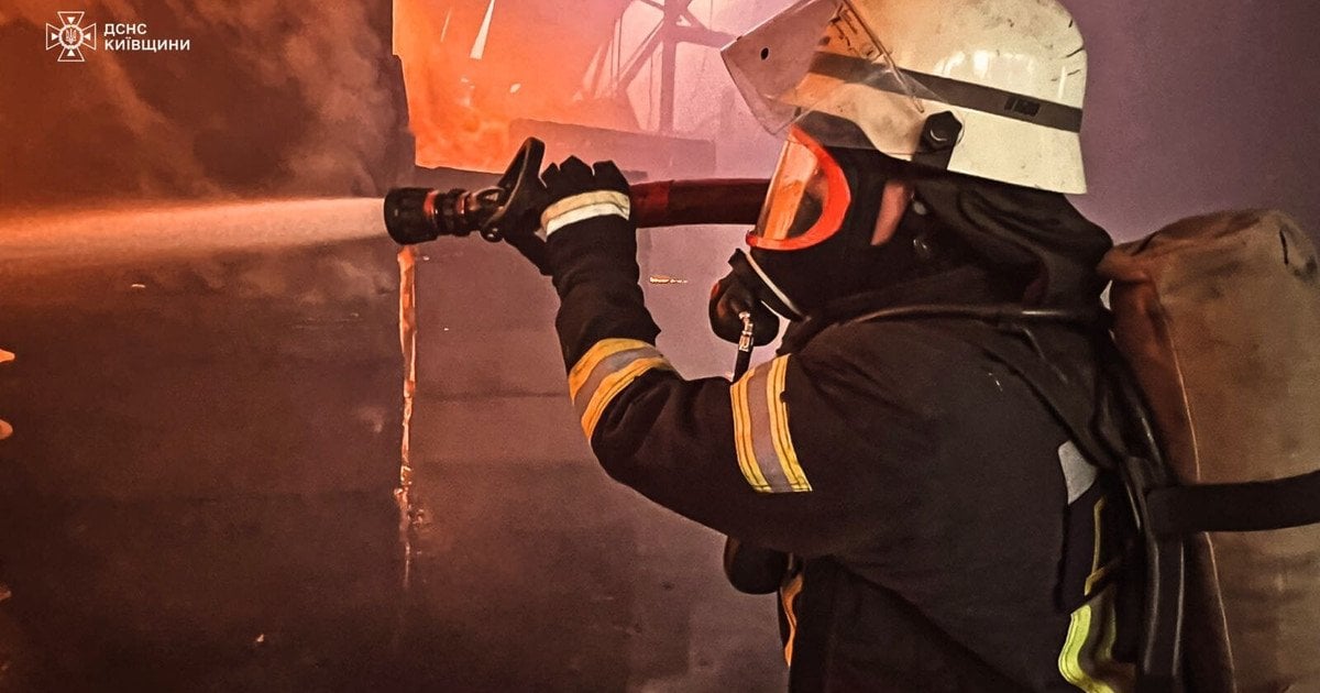 Спасатель на месте пожара