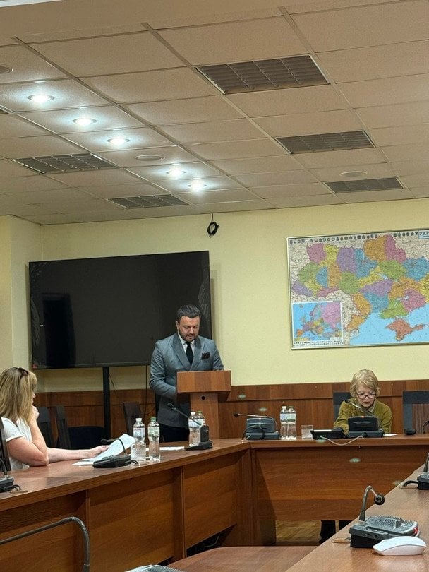 Григорій Решетнік під час захисту дисертації / © instagram.com/grisha_reshetnik