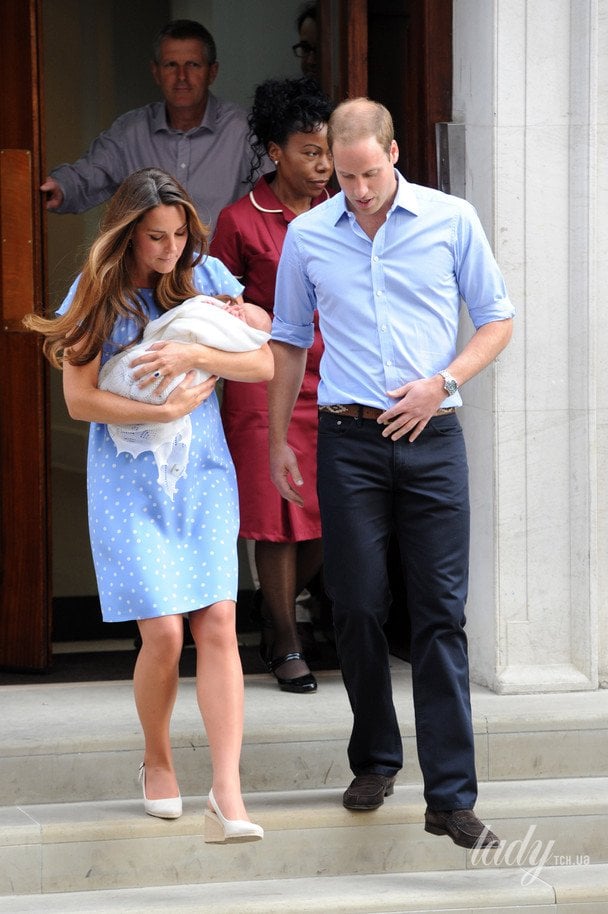 Кейт і Вільям з принцом Джорджем у день його народження 22 липня 2013 року / © Getty Images