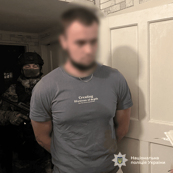 В Днепре задержали группировку, которая за деньги вывозила военных из частей / © www.facebook.com/Національна поліція України