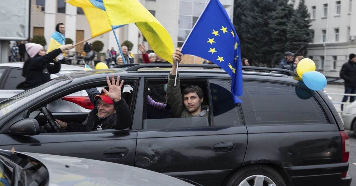 Вісім місяців переховувався від ФСБ: NYT розповіла неймовірну історію американця, який пережив окупацію Херсона