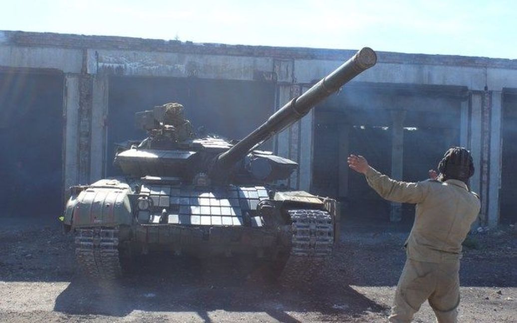 Луганские боевики начали отводить танки от линии соприкосновения. / © ЛуганскИнформЦентр