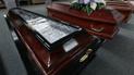 Можно попрощаться, не нарушая карантин: в России для умерших от коронавируса создали специальные гробы