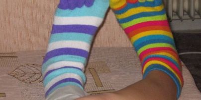 1+1 поддержал "носковую традицию", чтобы помочь детям с синдромом Дауна
