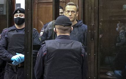 Стало известно, куда этапируют Навального
