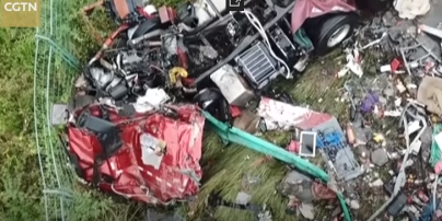 У Китаї автобус зіштовхнувся з вантажівкою: 18 загиблих