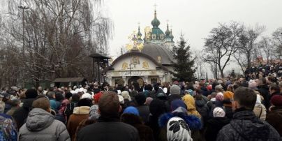 Активисты требуют снести часовню УПЦ МП возле Десятинной церкви в Киеве