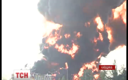 Мощный взрыв на нефтебазе произошел прямо во время прямого включения журналиста ТСН