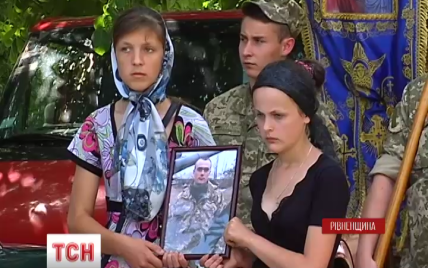 Загиблого розвідника провели в останню путь 25-кілометровим живим коридором