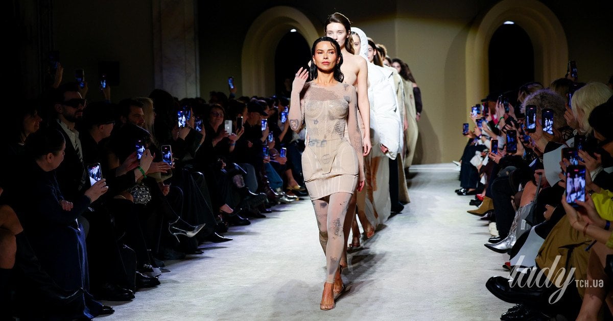 Співачка Інна під час показу TTSWTRS