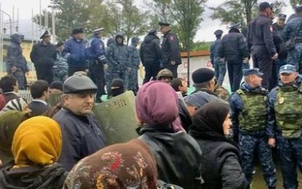 В Дагестане полиция жестоко разогнала встречу депутатов с избирателями