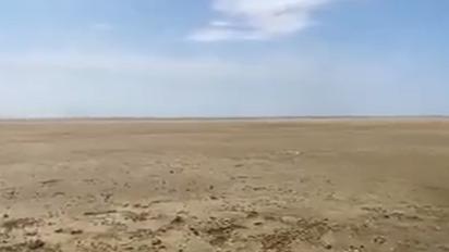 Каховське водосховище зняли на відео: замість води там тепер пустеля