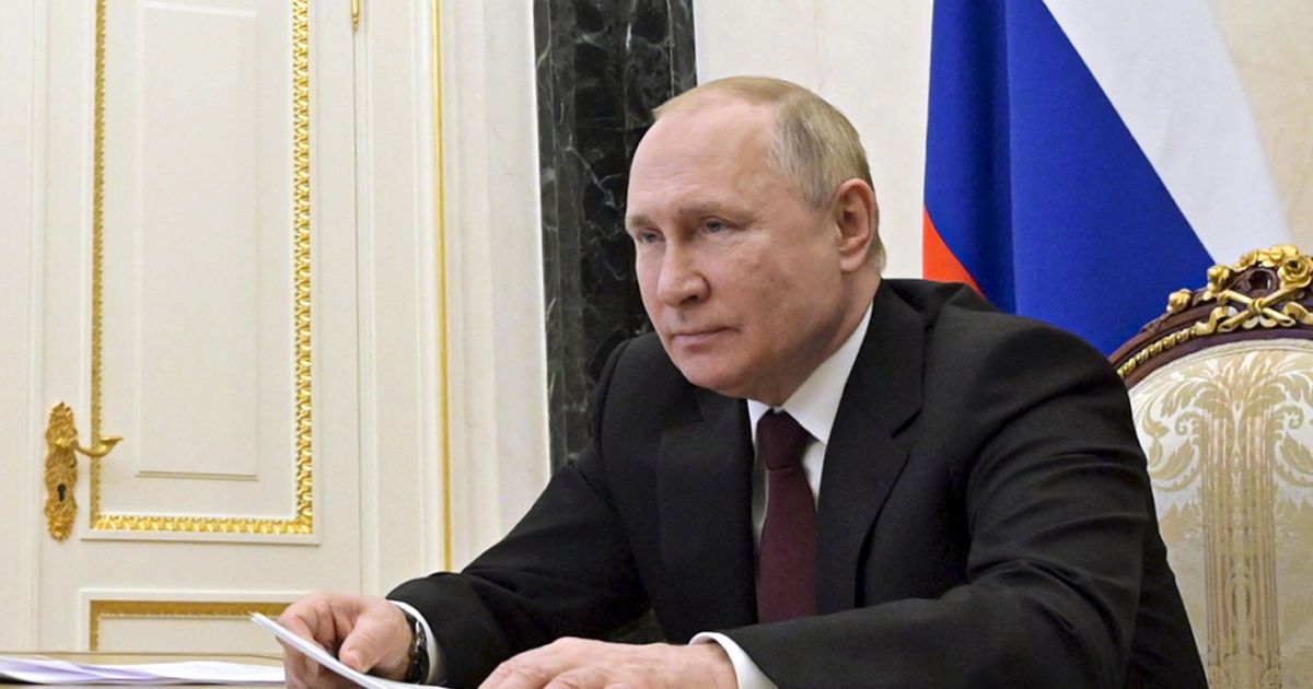 У присутності ватажків бойовиків Путін підписав укази про визнання "незалежності" "ЛДНР"