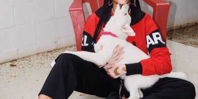 В спортивном костюме и со щенком: Винни Харлоу умилила фото с домашним любимцем