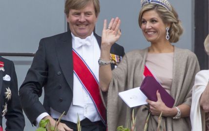 В сапфировых украшениях и с фиолетовым клатчем: королева Максима на гала-ужине в Осло