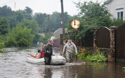 Злива в Чернігові загрожує місту затопленням нечистотами і перебоями з водою та світлом