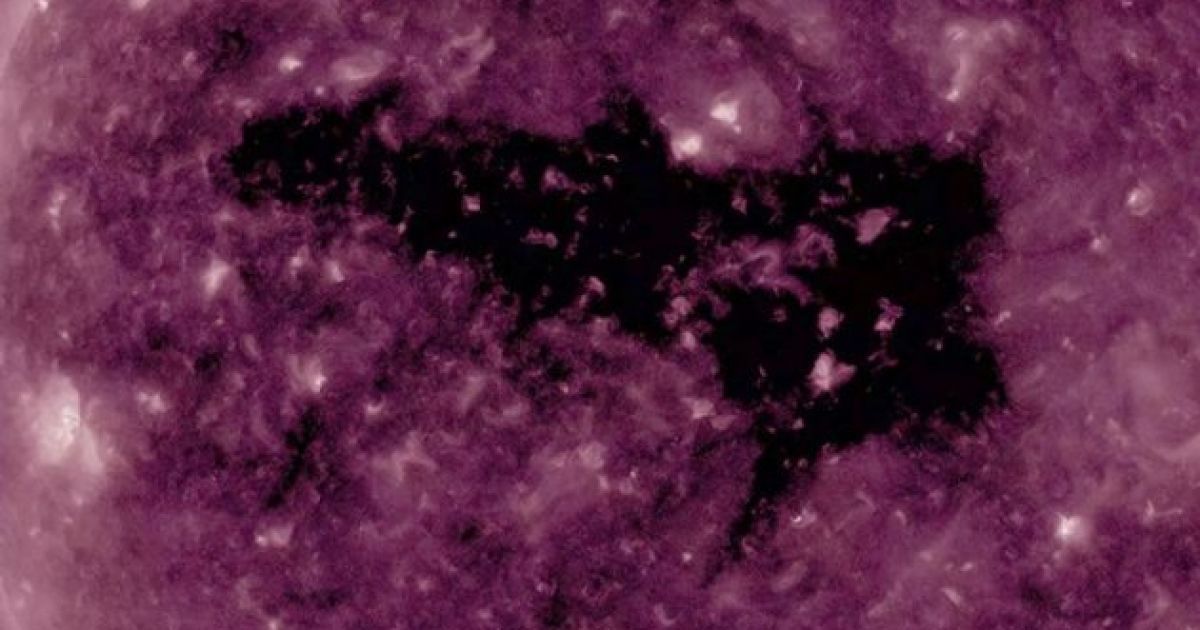 NASA нашла на Солнце очередную дырку