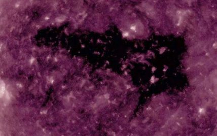NASA нашла на Солнце очередную дырку