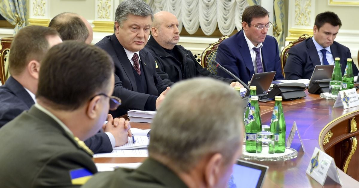 Порошенко доручив терміново провести "глибоку модернізацію" танків