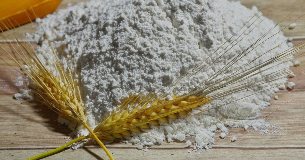 Навіщо зберігати борошно в холодильнику