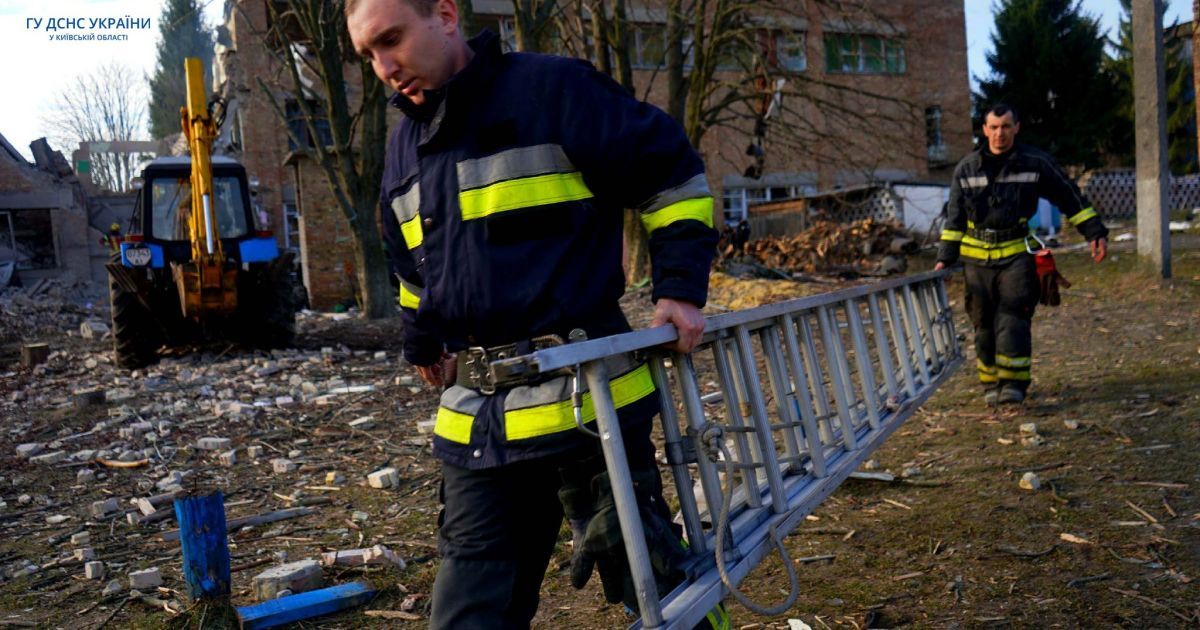 У Ржищеві на місці прильоту дронів завершилися пошукові роботи: названо остаточну кількість жертв