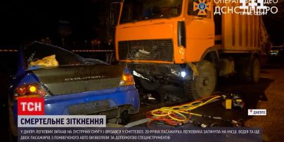 Новости Украины: в Днепре легковушка вылетела на встречку и врезалась в мусоровоз