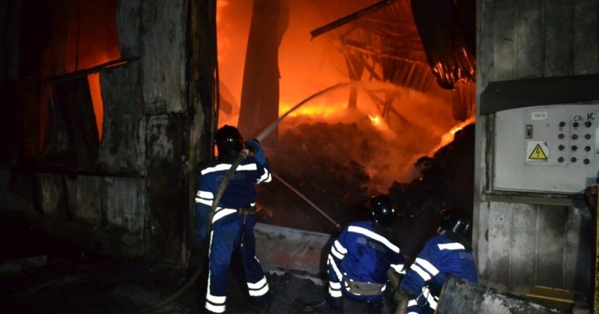 В Одесі зайнявся склад поруч із ринком