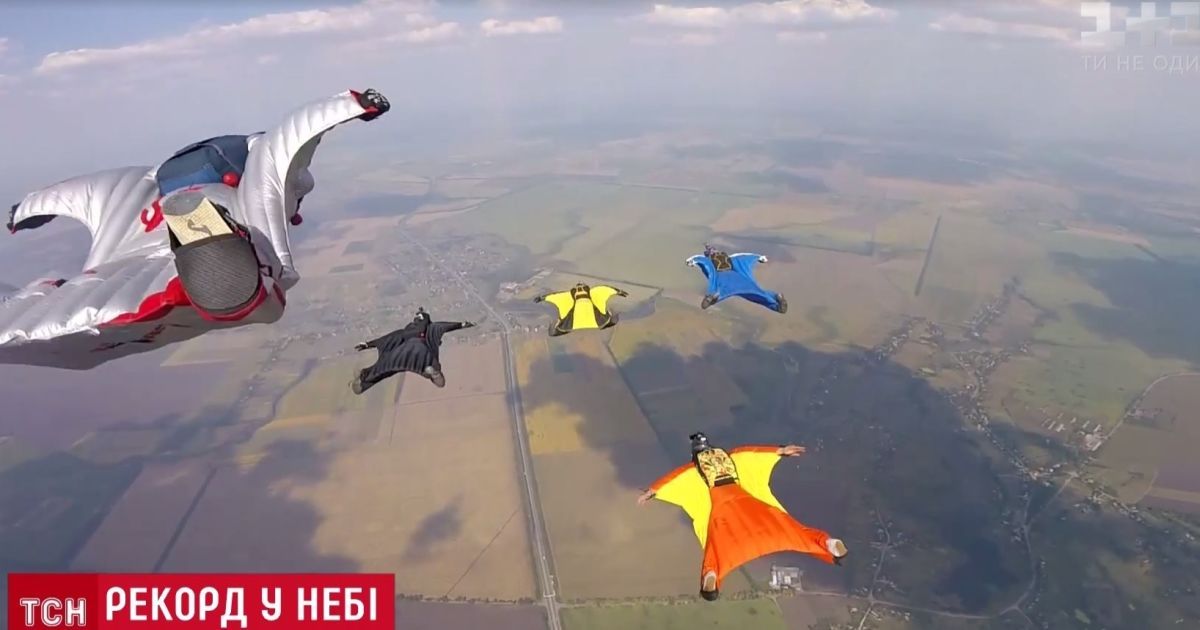 Украинцы установили новый для себя парашютный рекорд