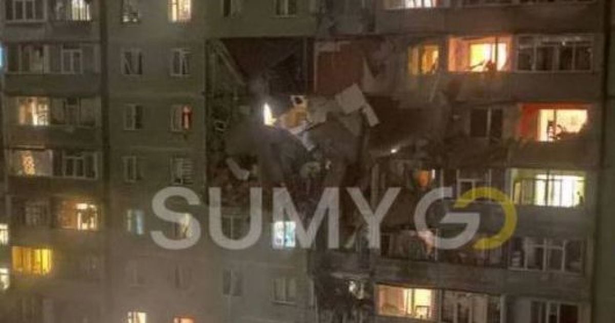 Безпілотник влучив у багатоквартирний будинок у Сумах / Фото: SUMY CH