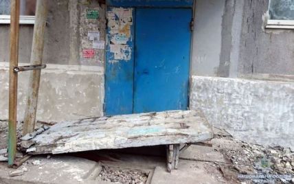 На Донеччині бетонна стіна біля під‘їзду впала на чотирьох дітей