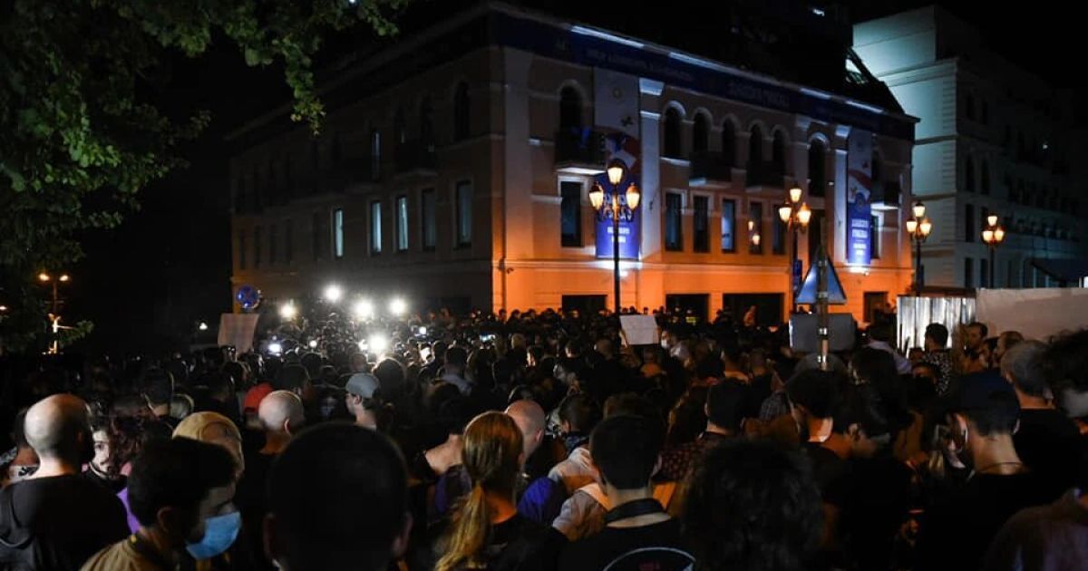 В Грузии во время протестов из-за смерти избитого гомофобами оператора задержали 12 человек - Vimarsana News