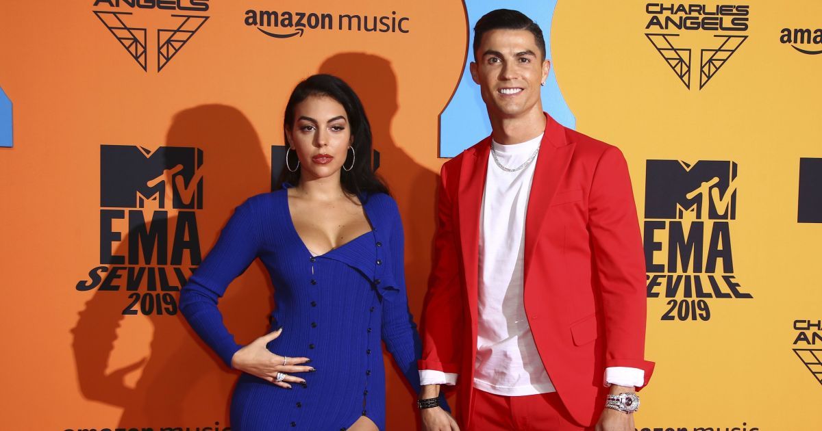 Роналду подарував нареченій розкішну обручку: ЗМІ назвали "космічну" вартість коштовності