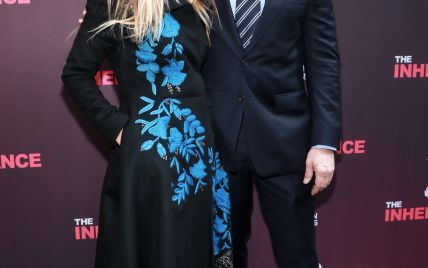 В пальті з яскравою вишивкою: Сара Джессіка Паркер з чоловіком сходила на Бродвей
