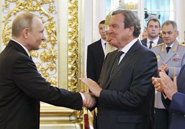 Банк заблокировал счет друга Путина, на который он получал деньги из РФ — Bild