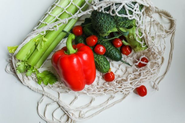 Продукты, которые нельзя хранить в холодильнике: болгарский перец, огурцы, помидоры / © Pexels