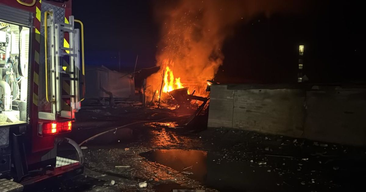 Внаслідок удару трьох безпілотників пошкоджено два багатоквартирні житлові будинки.