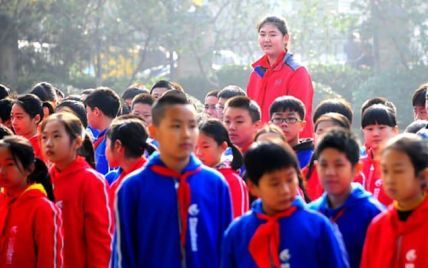 В Китае нашли самую высокую на планете девочку. В 11 лет ее рост - более двух метров