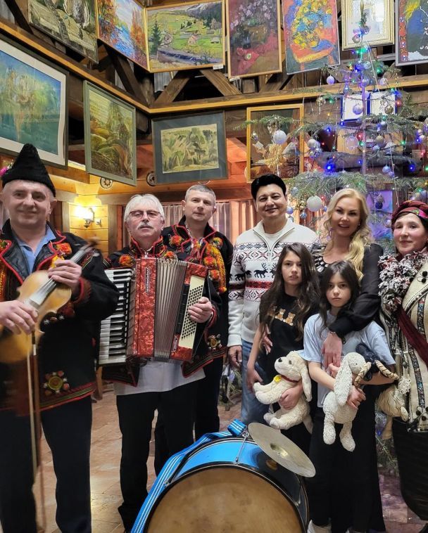 Камалия с семьей в Карпатах / © instagram.com/kamaliyaofficial