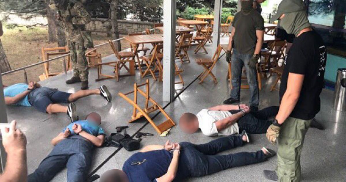 В Николаеве задержали банду вооруженных вымогателей