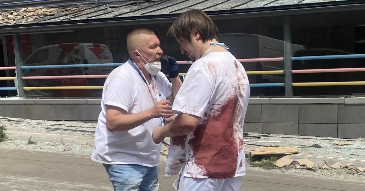 Лікар з "Охматдиту", який допомагав рятувати людей