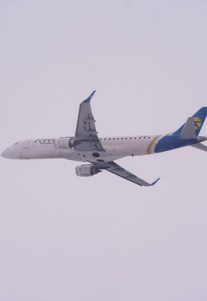 Незвична екскурсія: низько над Києвом уперше пролетів великий пасажирський літак